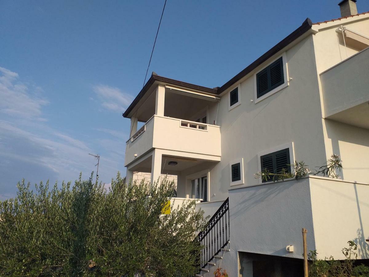 Apartments Romarin Supetar Exterior foto